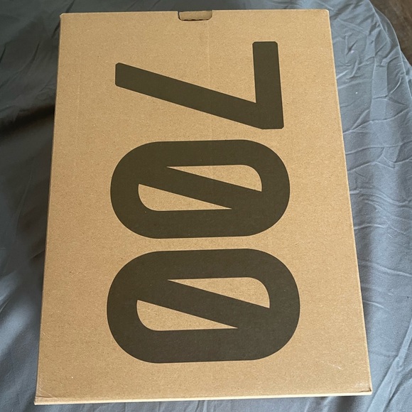 Yeezy 700 V3 kyanite - Picture 2 of 10